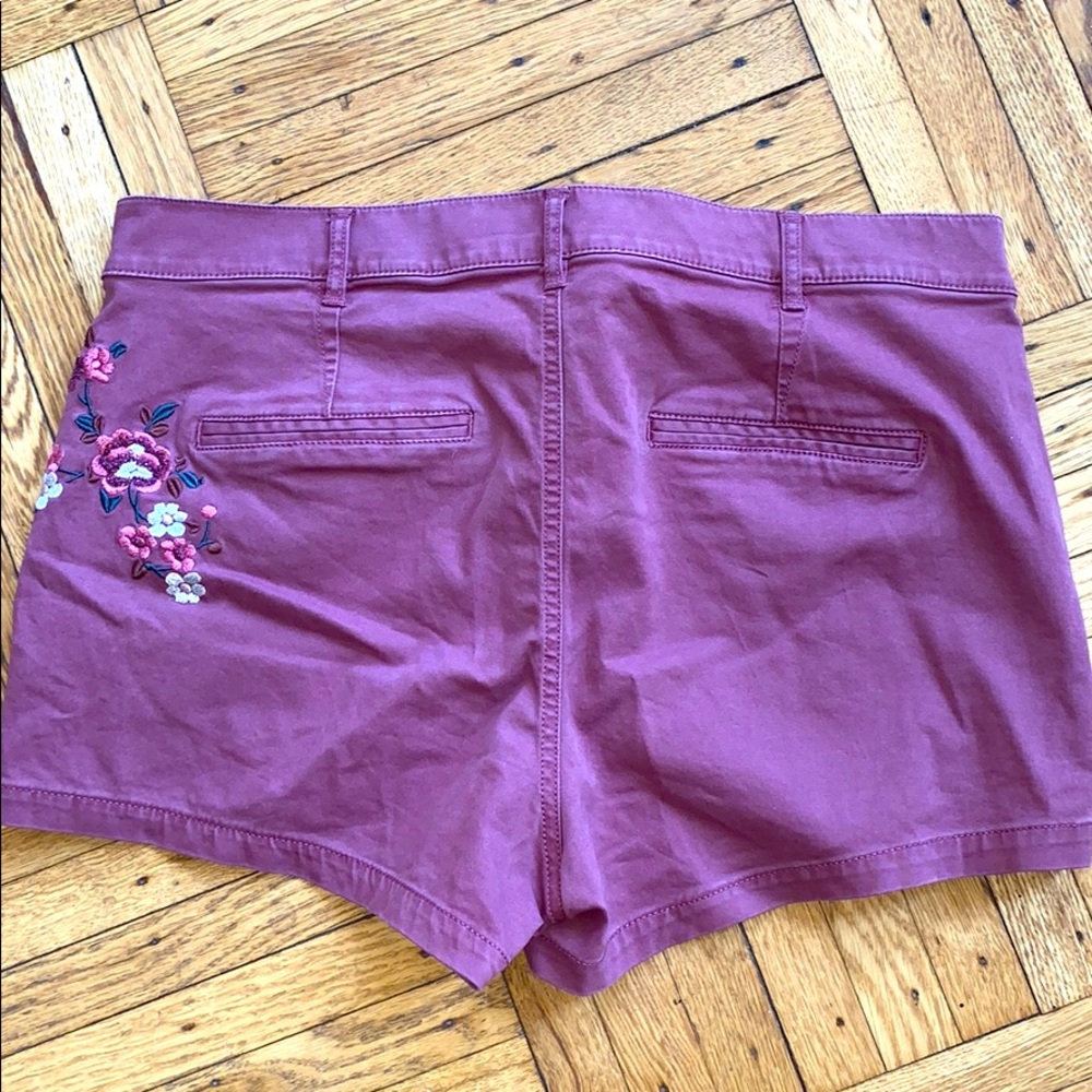 EXPRESS SHORTS - Picture 3 of 5